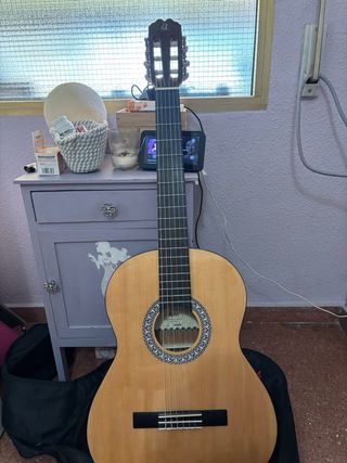 Guitarra Española Nueva + Accesorios