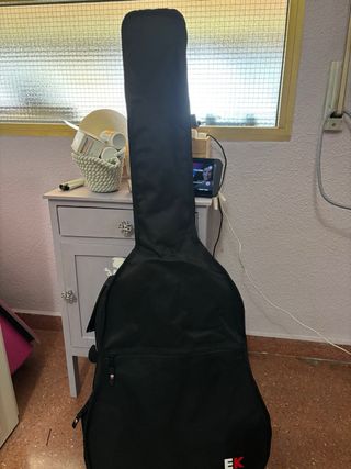 Guitarra Española Nueva + Accesorios