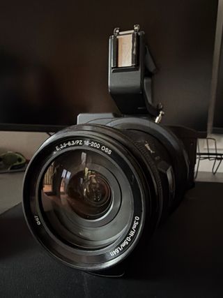 Sony FS700 con 2 baterías, cargador y HDD