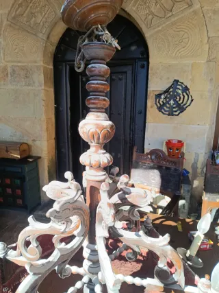 Lámpara antigua de madera y tela, 150 años