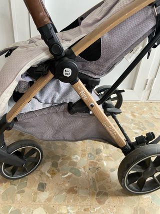 Silla de paseo bebé gris y dorado