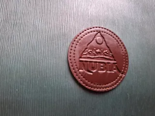 Maleta de viaje verde y marrón