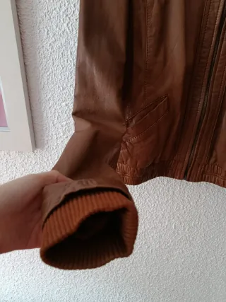 Cazadora de cuero marrón