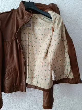 Cazadora de cuero marrón