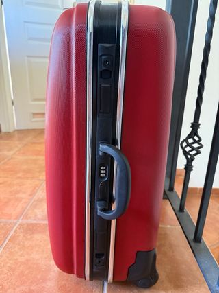 Maleta de viaje roja