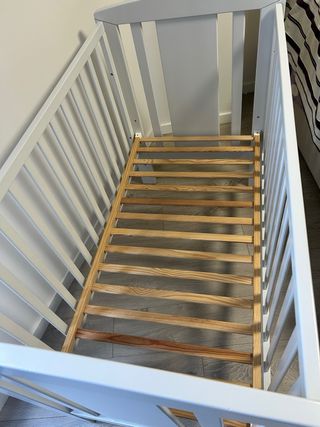 Cuna bebé blanca Trama