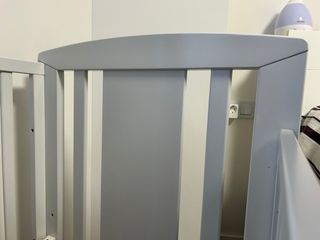 Cuna bebé blanca Trama