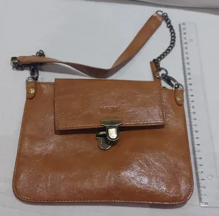 Bolso de piel marrón