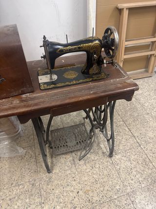 Máquina de coser antigua Wertheim