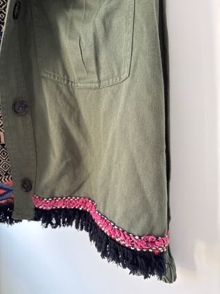 Chaqueta Zara TRF verde con forro estampado