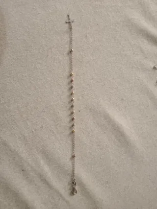 Bracciale con croce e perline