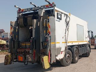 RENAULT D26 CON CAJA RECOGIDA DE BASURA