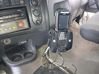 RENAULT D26 CON CAJA RECOGIDA DE BASURA