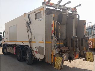 RENAULT D26 CON CAJA RECOGIDA DE BASURA