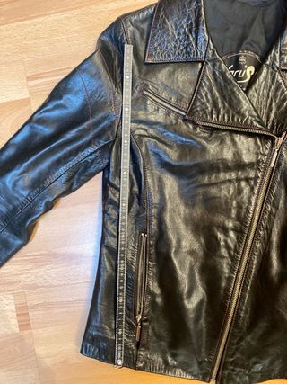 Chaqueta de cuero mujer costuras en rojo