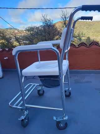 Silla Ducha/WC con Ruedas y Reposapiés