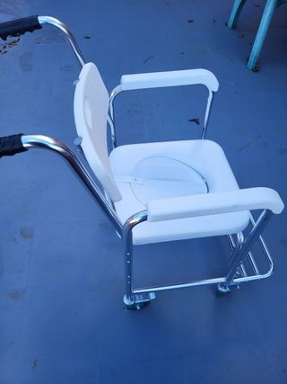 Silla Ducha/WC con Ruedas y Reposapiés