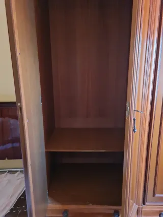 Armario antiguo de madera