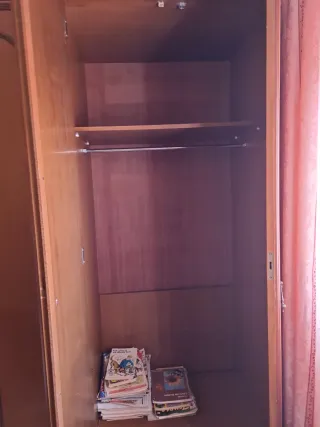 Armario antiguo de madera