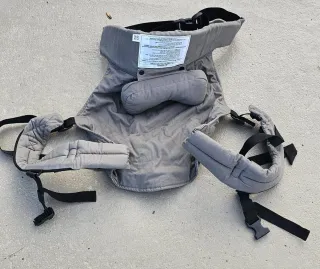 Mochila porta bebé gris