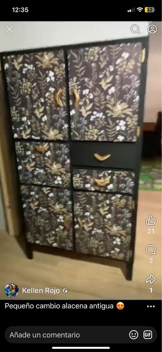 Mueble de cocina vintage con diseño floral