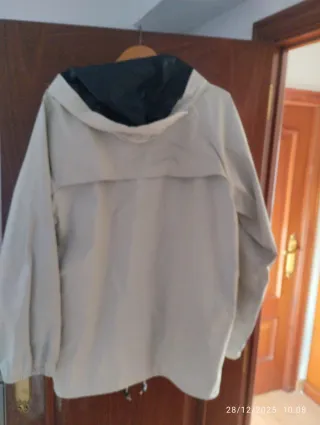 Chubasquero Columbia Beige y Negro