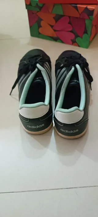 Zapatillas Adidas Negras y Plateadas