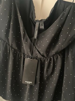 Camiseta/ top negro con lunares blancos