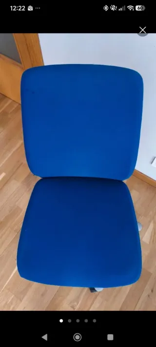 Silla de oficina azul y gris