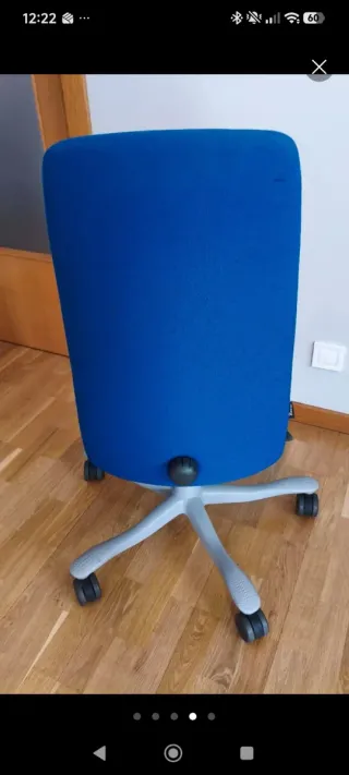 Silla de oficina azul y gris