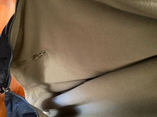 Chubasquero azul y gris