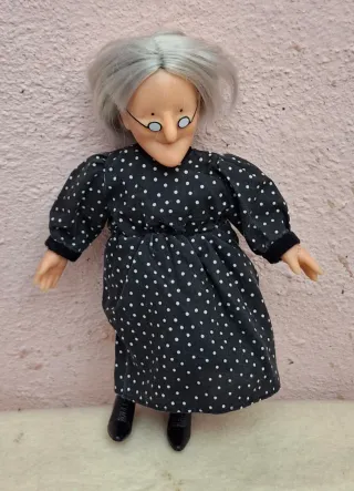 Muñeca Bruja Aburrida