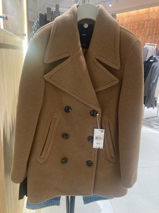 Abrigo MANTECO NUEVO SIN ESTRENAR