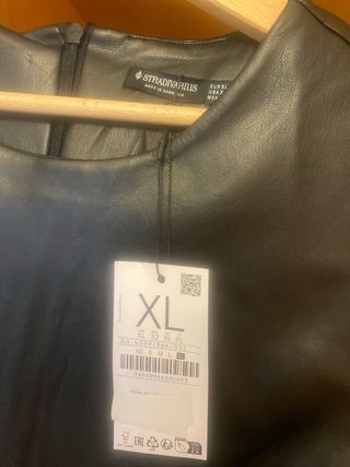 Top stradivarius efecto piel negro Talla XL NUEVO