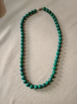 Girocollo con perle verdi