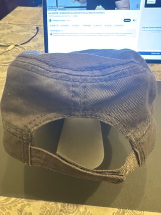 Gorra estilo militar gris