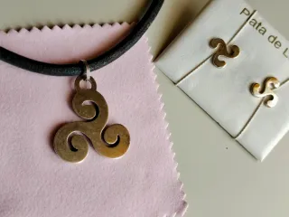 Collar Trisquel Plata y Pendientes