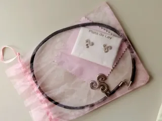 Collar Trisquel Plata y Pendientes