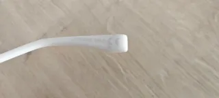 Gafas de sol blancas y doradas