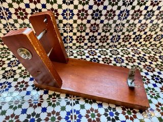 Jamonero de madera y metal