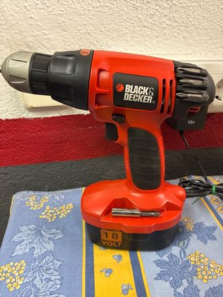 Atornillador Black & Decker 18V CD18C