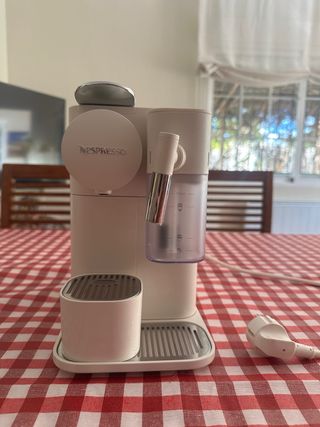 Cafetera Lattissima One Porcelain White Blanca