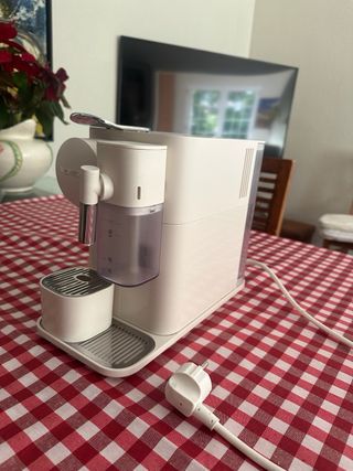 Cafetera Lattissima One Porcelain White Blanca