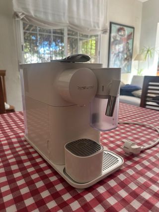 Cafetera Lattissima One Porcelain White Blanca