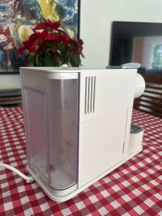 Cafetera Lattissima One Porcelain White Blanca