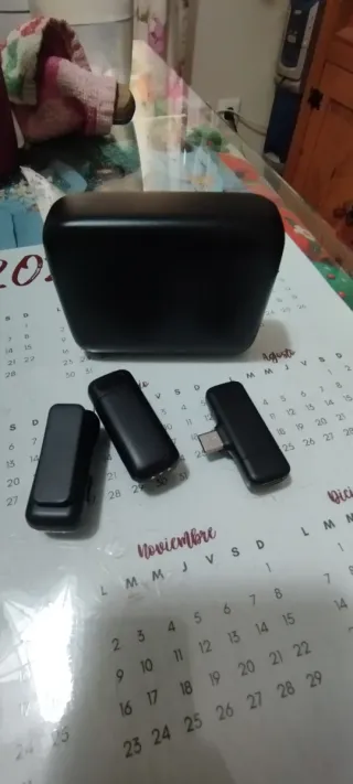 Micrófono y receptor inalámbrico negro