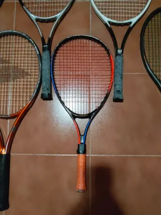 Raquetas de pádel y tenis varias