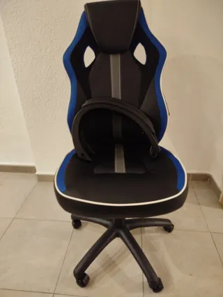 Silla de oficina ergonómica negra y azul