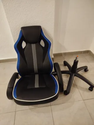 Silla de oficina ergonómica negra y azul