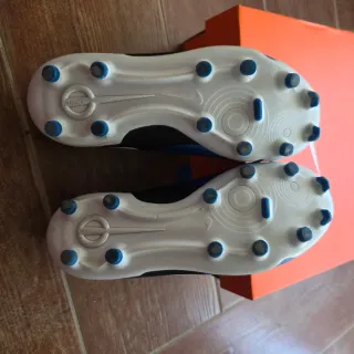 Botas de fútbol Nike Tacos Talla 34 2.5Y